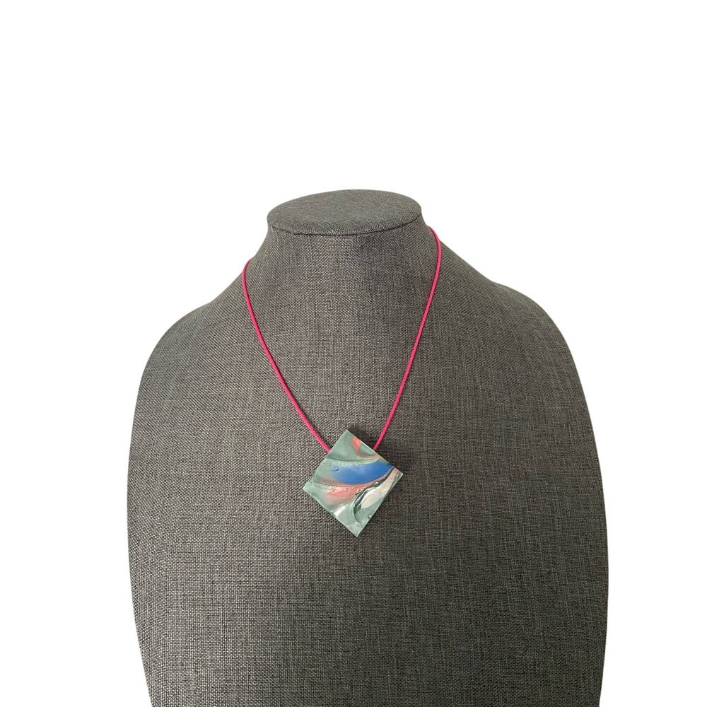 diamond shaped pendant necklace